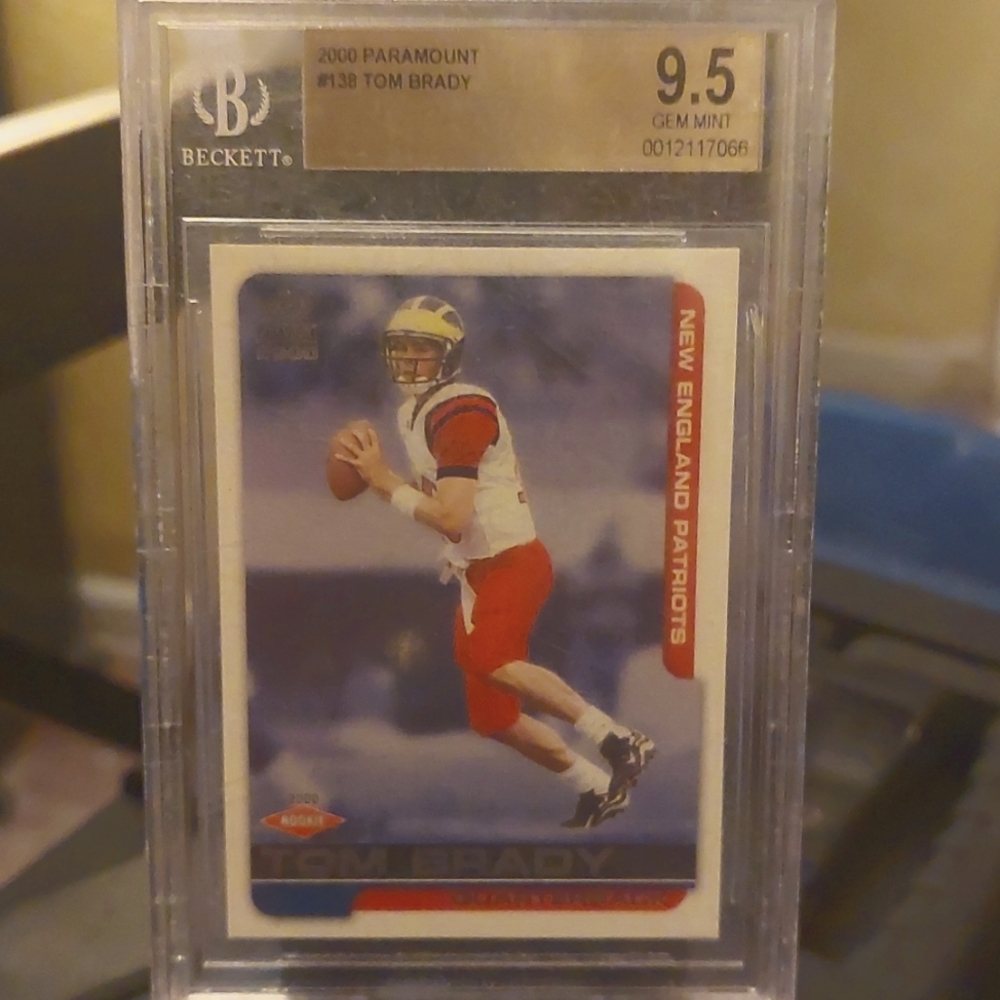 TOM BRADY GEM MINT ROOKIE CARD.